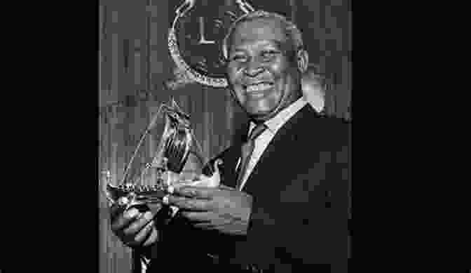 Albert Luthuli, A Prominent South African Anti Apartheid Activist And Nobel Peace Prize Laureate Albert Luthuli (Ohio Short Histories Of Africa)